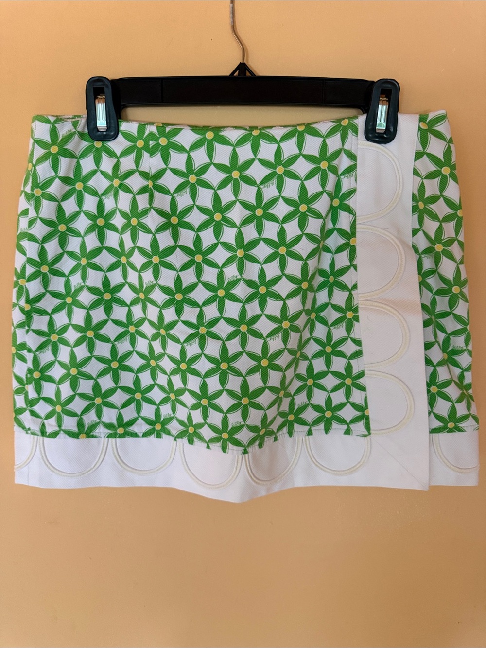 Vintage Lilly Pulitzer Green and White Floral-Patterned Skort Size 4